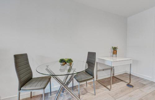 St Martins 2 Bedroom Apartments in Ruislip By 360 Stays - Foto 61