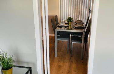 Wolverhampton 3-Bed Home Garden 4 Beds Parking for 2 Vans Ideal for Contractors, NHS & Long Stays Near M6, Walsall & City Centre - Foto 10