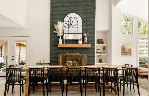 Pool! Games! Dogs! Space! - Foto 3