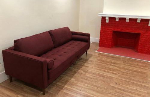 Spacious and private apartment with 3 bedrooms and 1 bathroom near Newark International Airport EWR and New York City, MetLife Stadium FIFA World Cup 20 minutes away - Foto 5