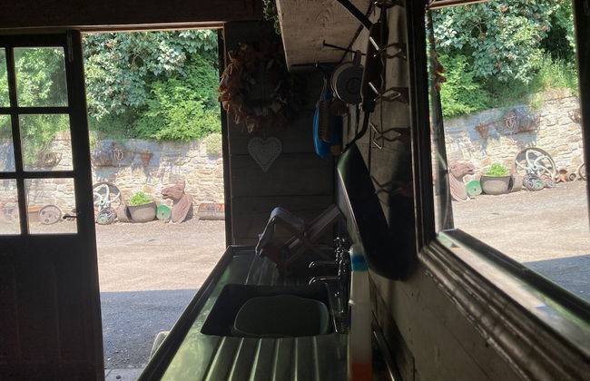 Outstandingly Situated Cosy Shepherds Hut - Photo 27