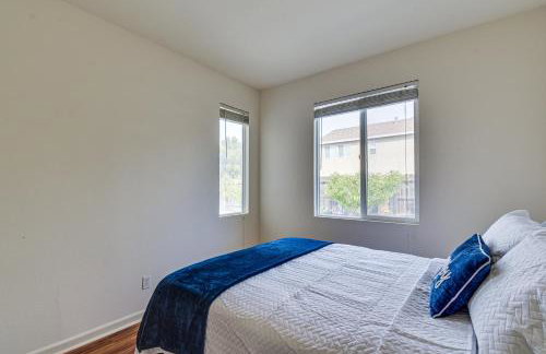 7 Mi to Lake Yosemite Family Home with Fenced Yard - Foto 12