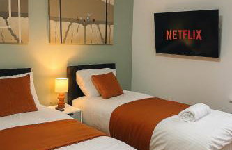 Bright 4BR Pets OK Driveway Sleeps 9 - Foto 5