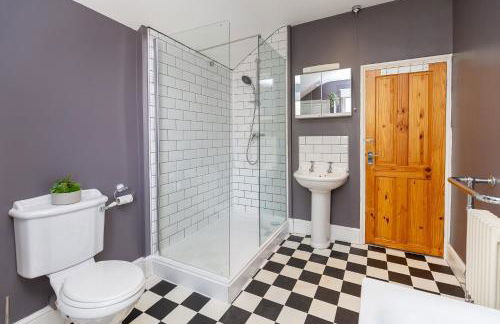 Newcombe - Sleeps Up to 8 - Close to Northampton Town Centre & Train Station - Fast Wifi, Free Parking, SmartTV with Netflix by Centro Stays - Foto 17