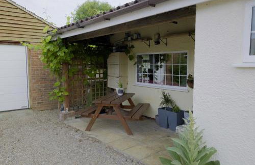 Quirky & cosy 1 or 2 bedroom house in peaceful village - Photo 9