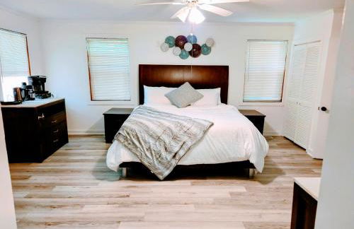 Cozy 4 bedroom home & Large Fenced Yard - Foto 8