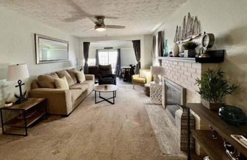 Lakeview - Lake Erie - Ashtabula, OH - 5 Min to GOTL - Fireplace- Deck - King Bed - Foto 8