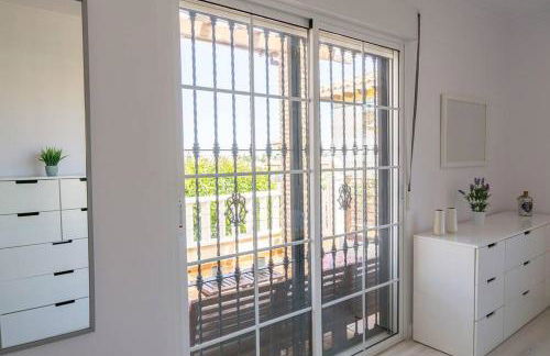 Casa Lilly-Rose, a beautiful 3 bedroom detached villa a short walk to the Villamartin Plaza & Golf course - Foto 31