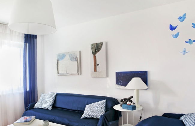 Delightfully Decorated Apartment with Sea View near Beach - Foto 32