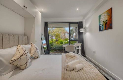 3-Bed, 2-Bath Wembley Apartment with Free Parking - Foto 20