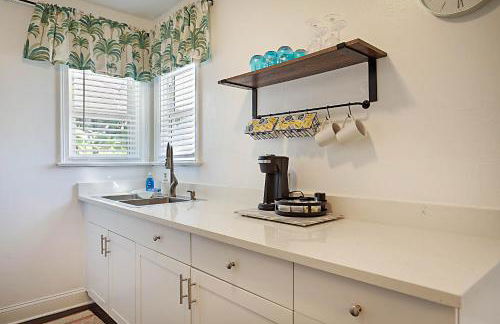 Steps to Beach & Downtown! Spacious Beach Bungalow #2 - Foto 11