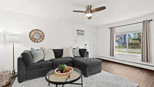 Spacious 2BR Flat, King Bed, Downtown Mt Clemens - Foto 2