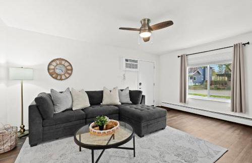 Spacious 2BR Flat, King Bed, Downtown Mt Clemens - Foto 2