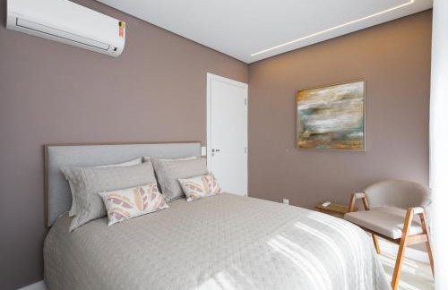 Apto 2qts, Ar Condicionado, Piscina, Churrasqueira, Finamente Mobiliado e Decorado - Foto 11