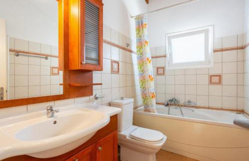 Villa Petros Large Private Pool Walk to Beach Sea Views A C Wifi Car Not Required - 180 - Foto 29