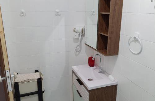 Cond Renata IV - Apto 02 dorm - 150mts Praia com Wi-fi 500Gb gratuito - Foto 46