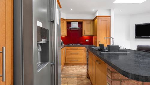 Spacious 4 Bedroom Home, Prime Location, Parking - Foto 3, stove, dishwasher, pet friendly, minibar