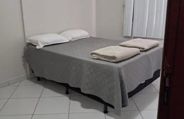 Dois quartos Cozinha completa Wi Fi Self check in com senha Central e perto de tudo a 4,4Km da Rodoviária e 15,4Km do Aeroporto Apartamento 101 - Foto 9