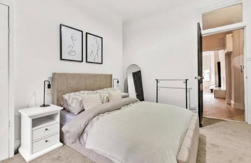 Free Parking - Sleeps 2 - 1 Bed Tenement - Renfrew - Foto 19