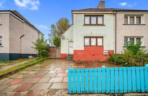 3 Bedrooms Homely House in Motherwell Sleeps 8 comfortably with 6 double beds Near Glasgow Edinburgh Free Private Parking Business Travellers Contractors Holiday Goers Near all Major transport links - Foto 23