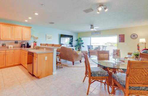 Large Balcony and Water Views Indian Shores Condo! - Foto 11