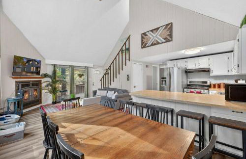 Wooded Chalet w Hot Tub & Indoor Pool, Gym Access - Foto 22