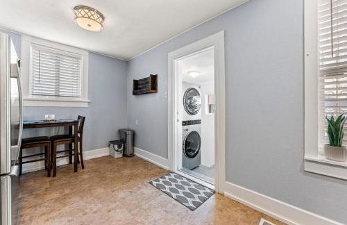 HOT TUB Firepit Pool Table Patio Cozy Downtown Denver - Foto 41