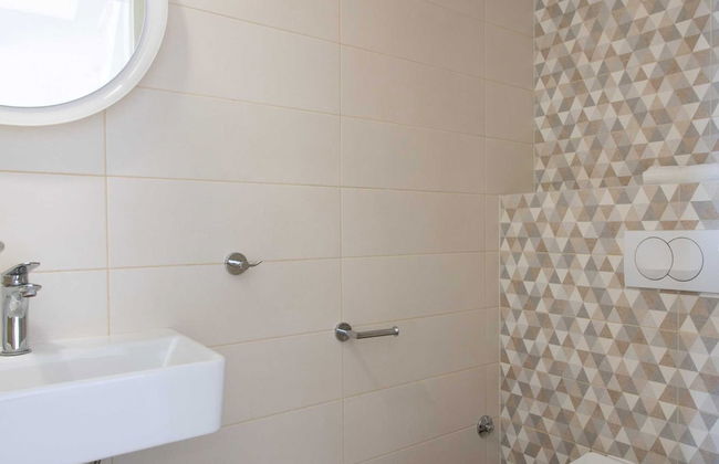 Dazzling Kaštel Novi Villa With Private Pool and Scenic Sea Views - Foto 29