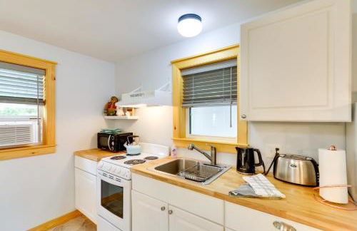 East Otis Vacation Rental with Private Deck and BBQ! - Foto 16