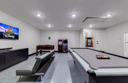 Beautiful home, centrally located to Parks with Pool - Foto 38