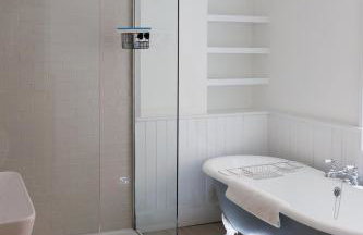 Beautiful house, Cirencester centre, parking - Photo 23