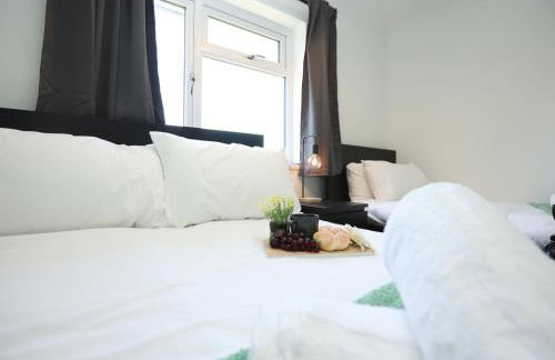 Homely ! Perfect for Contractors and Guests with Private off street parking - Foto 22