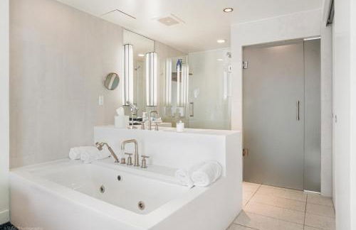 Luxury Corner 1 BR W Residence with Fantastic Intercoastal Views, Pool & Hot tub - Foto 12