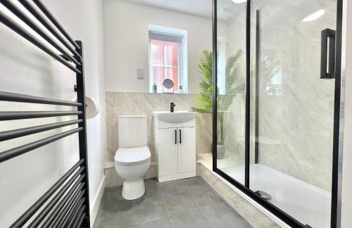 Luxury Modern House, Free Driveway Parking and Garden! Fully Equipped, Sleeps 6 Guests - Foto 6