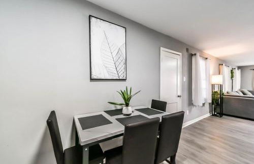 Comfy 5BR Holiday Home with Hot Tub, 10min from NGR Stadium - Foto 26