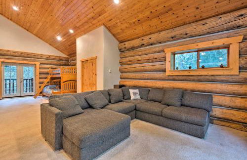 Riverfront Cabin with Hot Tub 2 Mi to Eagle Falls - Foto 11