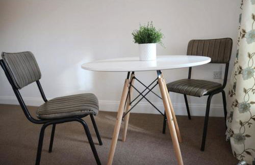 3 Bedroom Barn Conversion with HOT TUB-Garden View - Ty Cerrig Barn - Photo 14