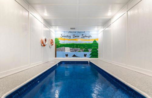 Smoky Bear Splash Top Rated Private Pool Cabin with Hot Tub, Mtn Views, Arcade Games, Excellent Location - Foto 19