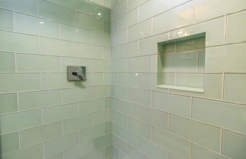 Gaslamp 2BR Upscale Queen Beds with Smart TV - Foto 37