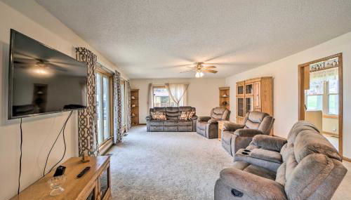 Kayaks and Boat Dock Waterfront Home in Grove - Foto 3