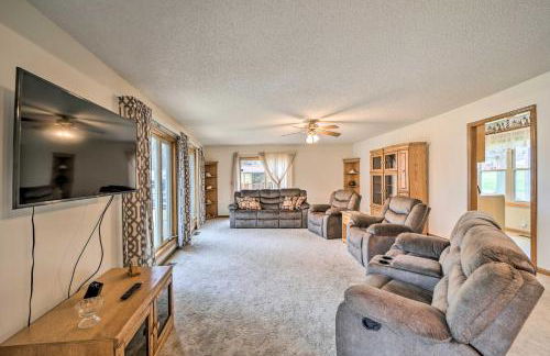 Kayaks and Boat Dock Waterfront Home in Grove - Foto 3