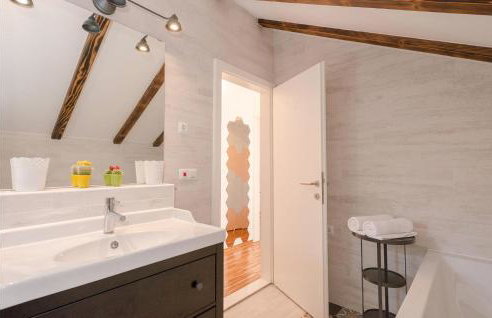 3 Bedroom Cozy Home In Gromin Dolac - Foto 37