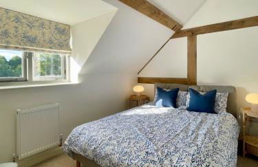 Stylish Barn with Meadow Views & Brookside Garden - Foto 7