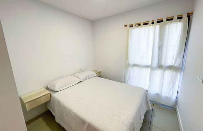Impeccable 1 Bedroom Apartment in a Lively Area of Rosario - Photo 3