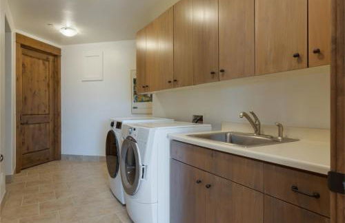 Private Hot Tub, Theater Room, Valet Parking and Ski & Boot Storage at Ritz Carlton - Foto 58