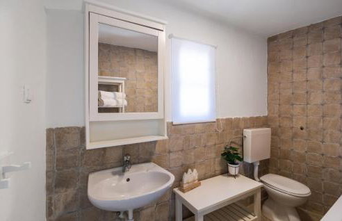 2 Bedroom Beautiful Home In Pitve - Photo 18