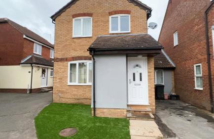 Cosy 4 bedroom holiday let Stevenage 22mins from London on the train - Foto 25