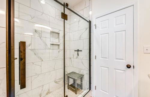 Waterfront Lake Hickory Retreat with Private Dock! - Foto 18