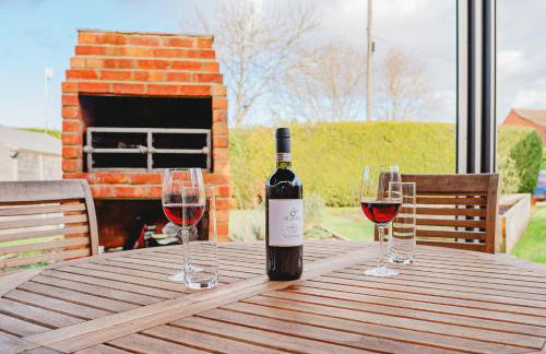 Cottage with Hot Tub - near Cheltenham and Tewkesbury - Photo 6