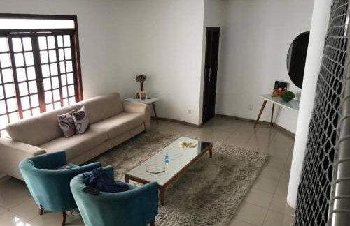 Belíssima Casa super confortável com piscina e área gourmet - Foto 2